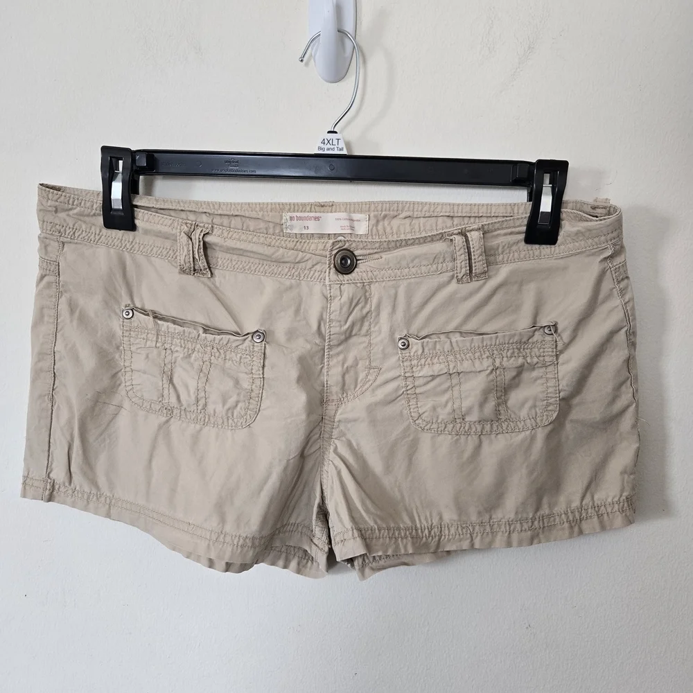 No Boundaries Women's Beige Cargo Shorts